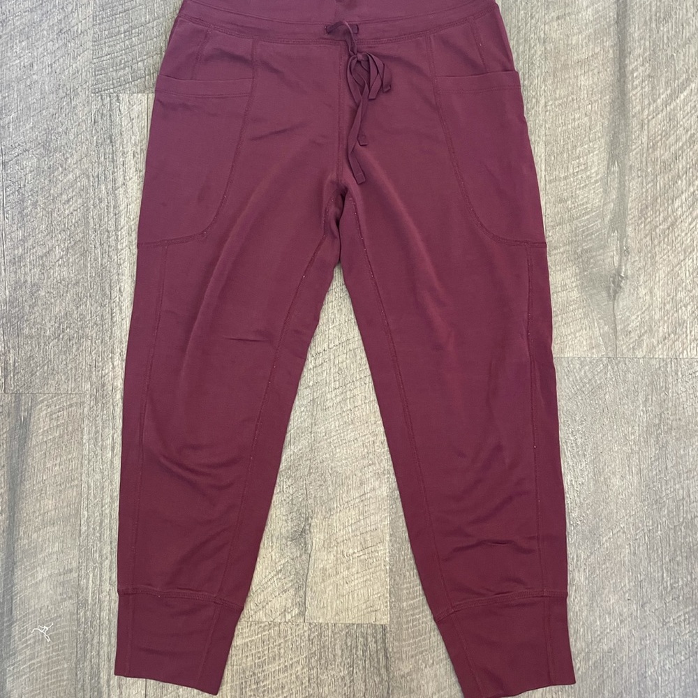 Fabletics Capri Workout Jogger